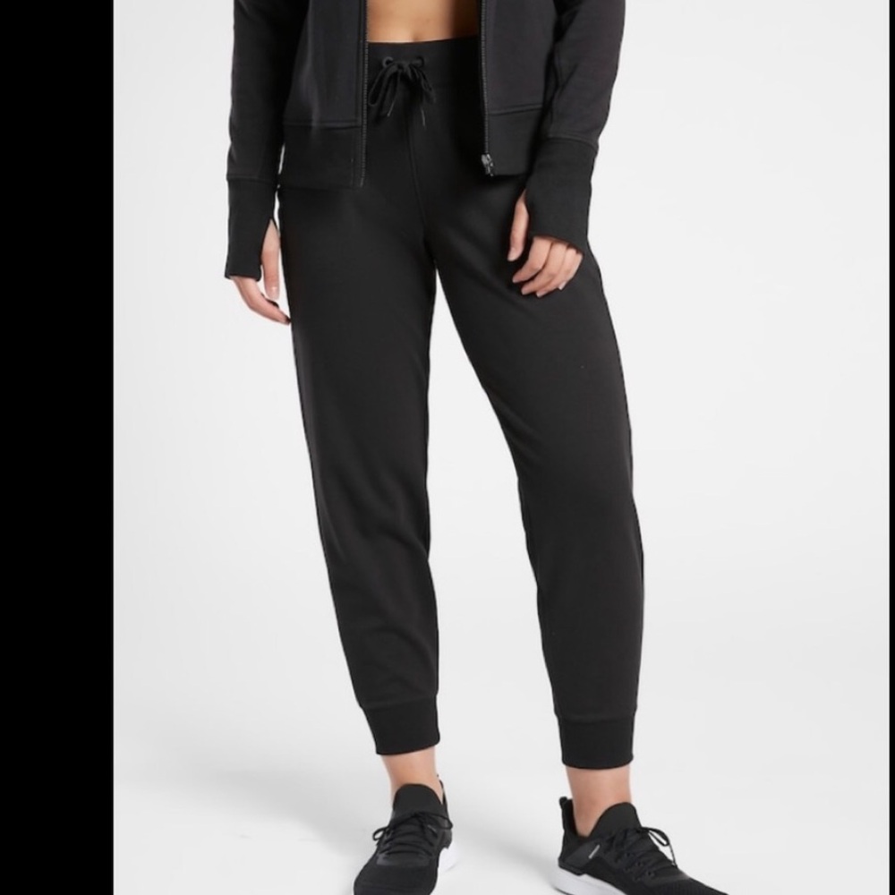NWT-Athleta Triumph Black Jogger, Small